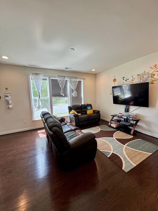 Building Photo - Townhouse for Rent in Preston Lake *****Fo...