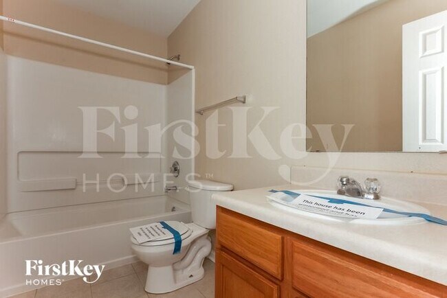 Building Photo - 955 Littleton Dr