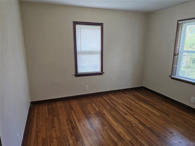 Building Photo - 1636 Quendo Ave