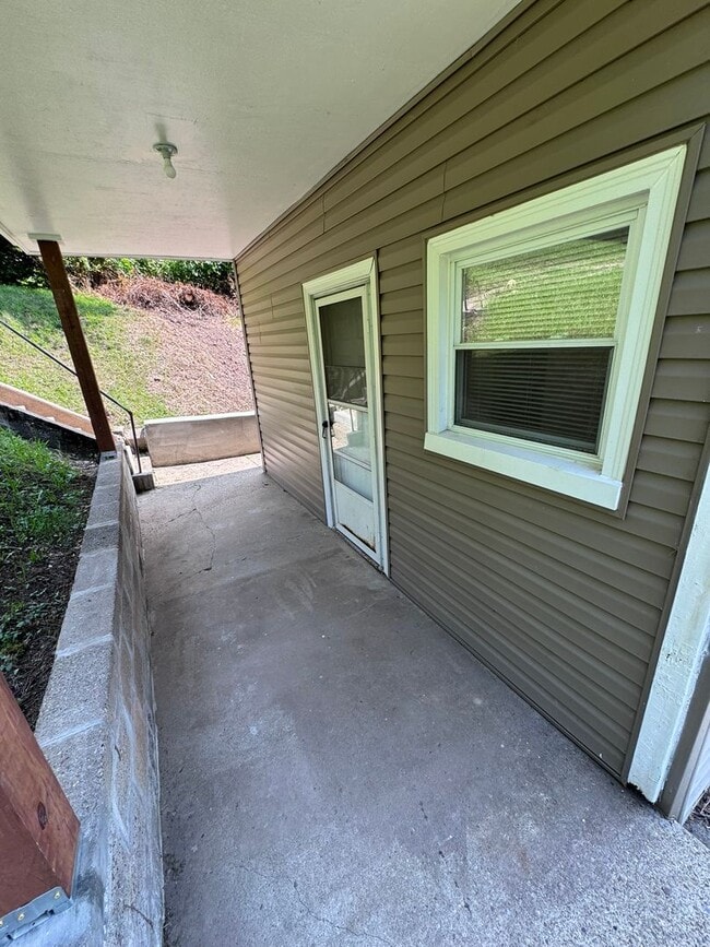 Building Photo - Fully Updated 3-Bed 1-Bath House w/ Covered Porch in Christy Park!!!