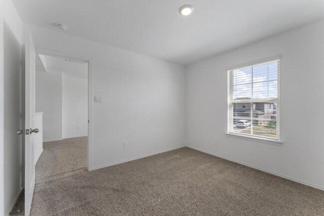 Building Photo - 14678 Cyn Pnes Ln