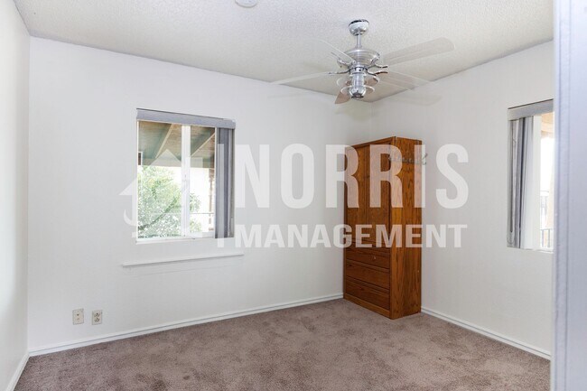 Building Photo - NO HOA Home in a Great Location