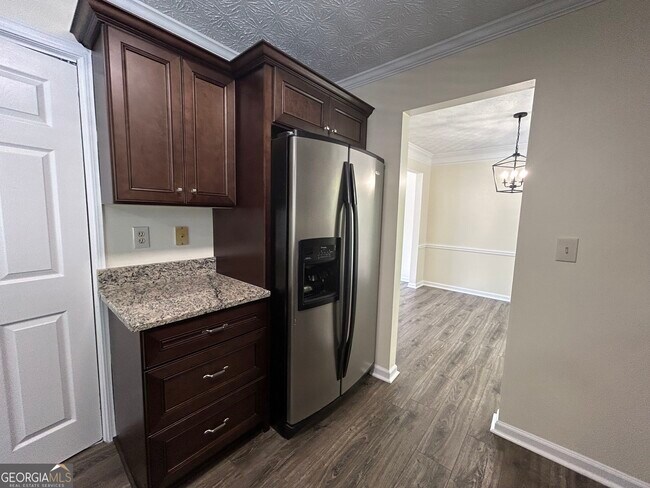 Building Photo - 4800 Streamside Dr
