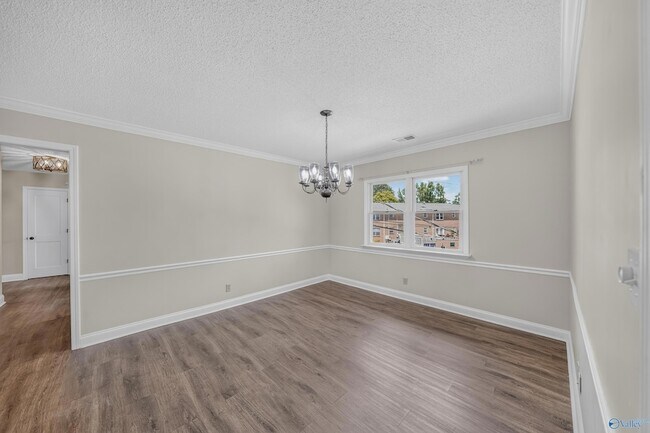 Building Photo - 1208 SE Willowbrook Dr