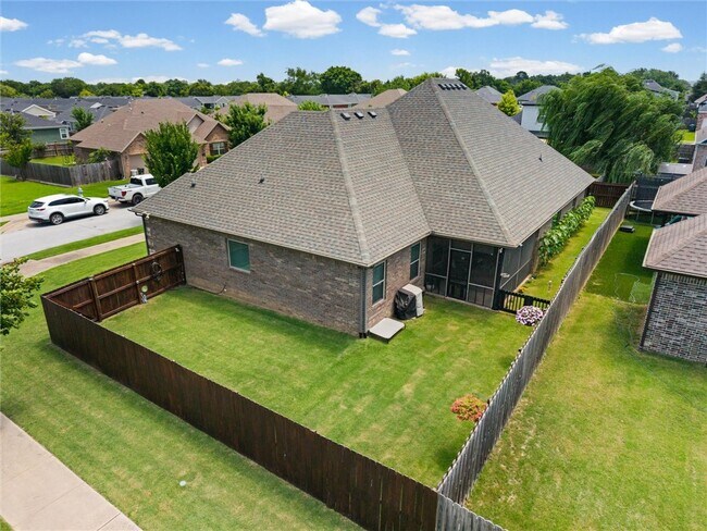 Building Photo - 5819 W Cane Hill Dr
