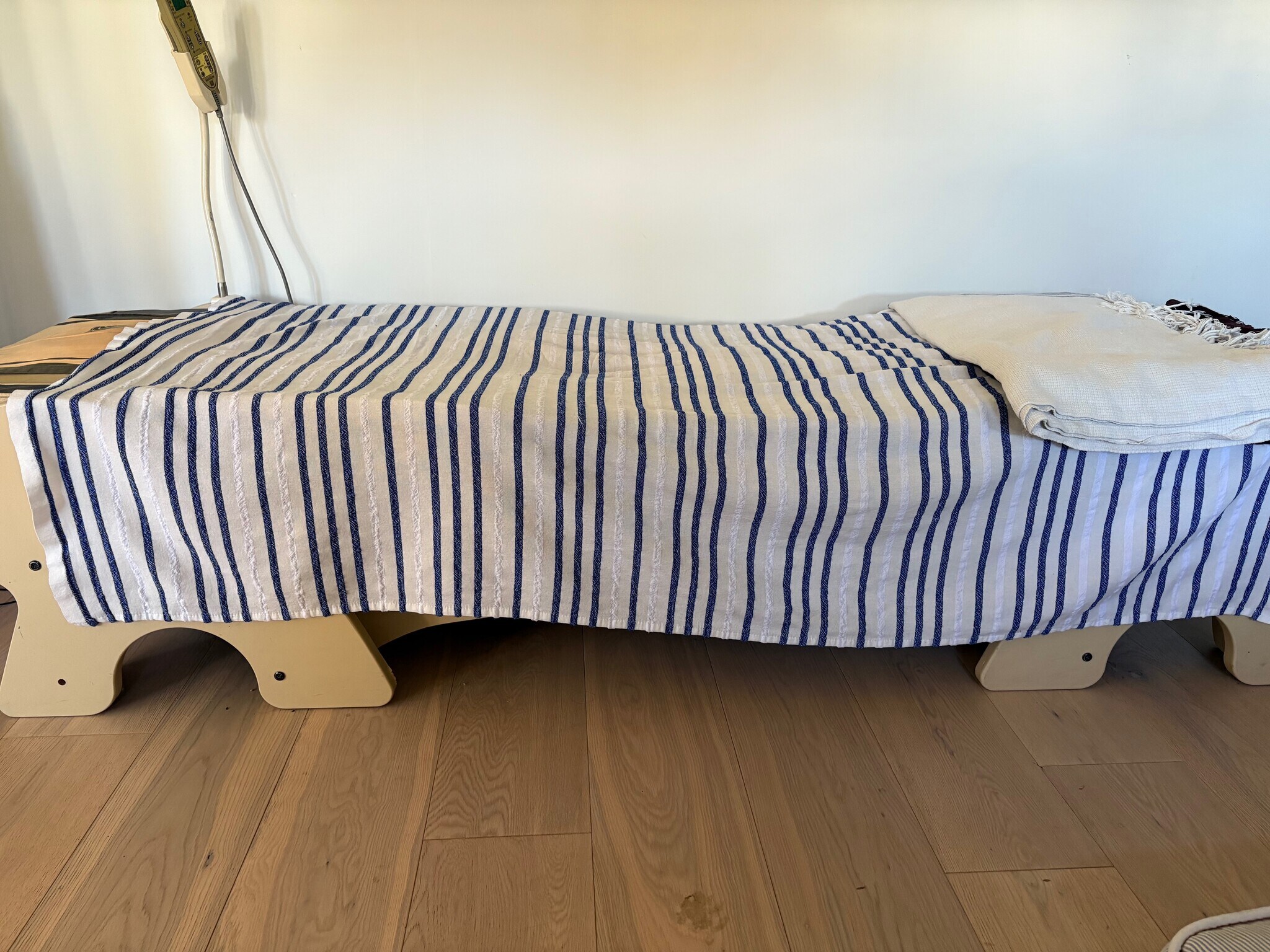 JADE rolling massage bed - 607 S Beachwood Dr