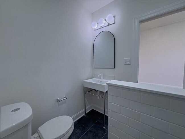 Building Photo - 2039 Green St