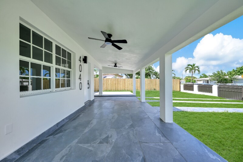 Building Photo - 4040 SW 108th Ave