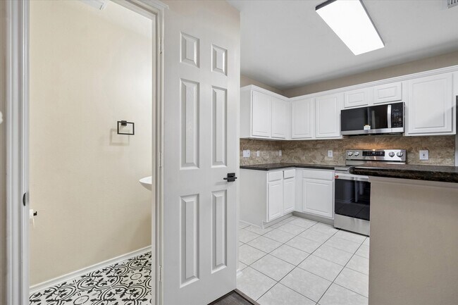 Building Photo - 7 Wineberry Pl