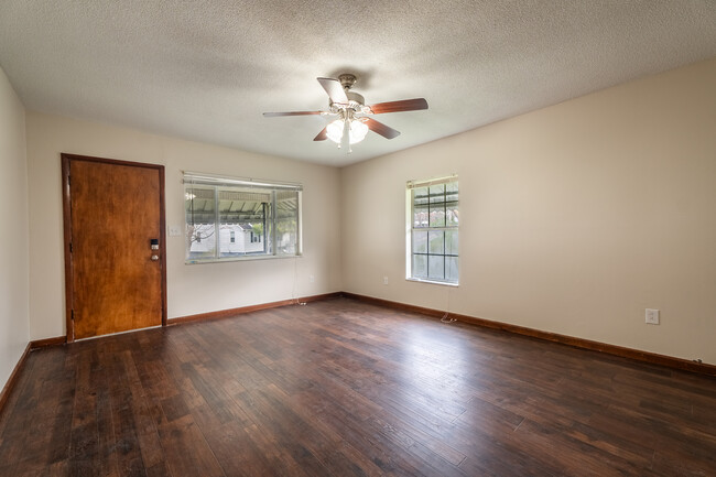 Building Photo - 224 N Vance Dr