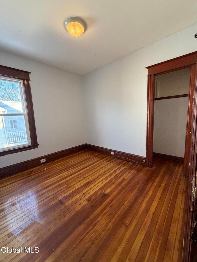 Building Photo - 608 3rd Ave