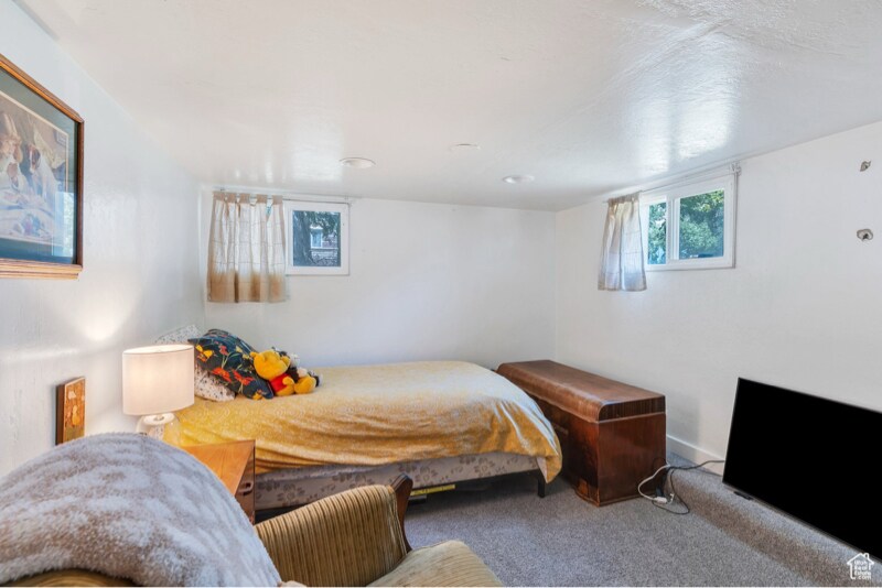 Building Photo - 555 800 E