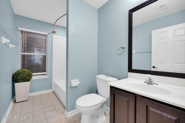 Building Photo - 526 Oakmont Dr