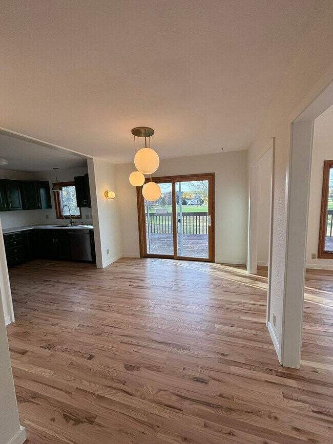 Building Photo - 5 BED | 3 BATH | CARPORT | WEST RAPID