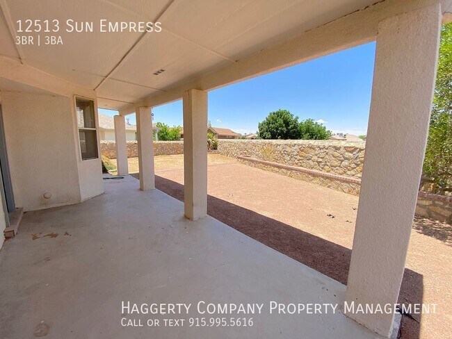 Building Photo - East El Paso 3 bed Refrig A/C with Loft an...