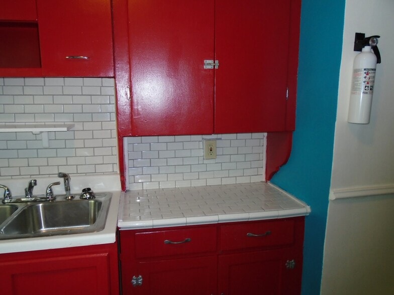 Building Photo - 100 N 33rd St