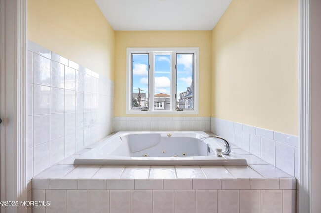 Building Photo - 202 2nd Ave