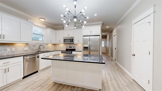 Building Photo - 513 Kubin St