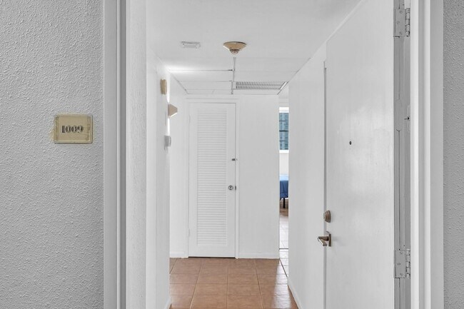 Building Photo - 19390 Collins Ave