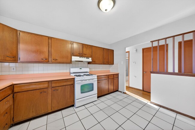 Building Photo - 8908 Scottdale Ave