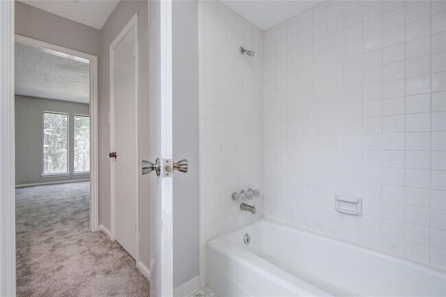 Building Photo - 11918 Glenway Dr
