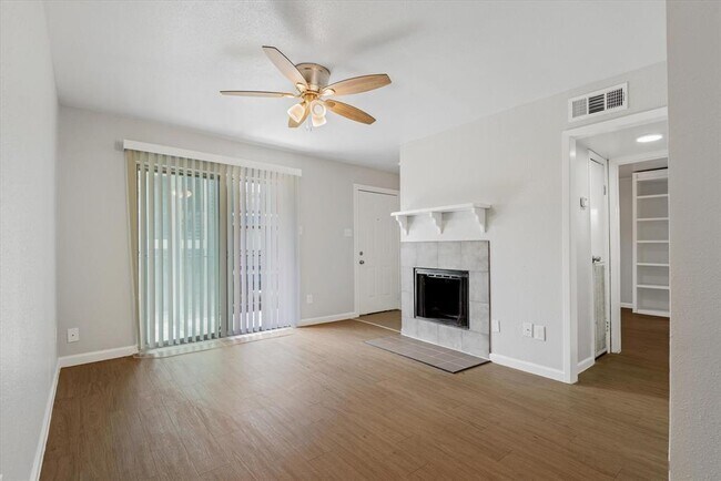 Building Photo - 18511 Egret Bay Blvd