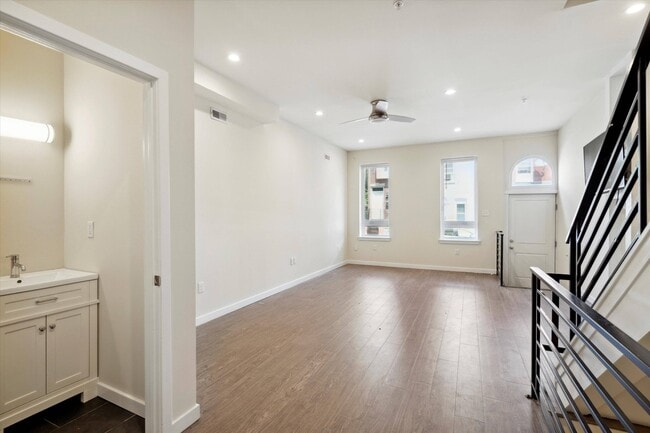 Building Photo - 1826 W Montgomery Ave