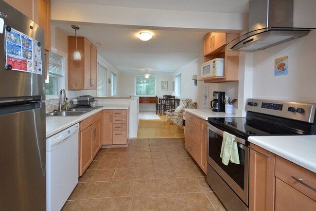 Building Photo - Furnished! Highly Desirable Trinity Park