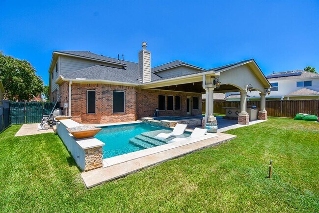 Building Photo - 16915 Locust Springs Dr