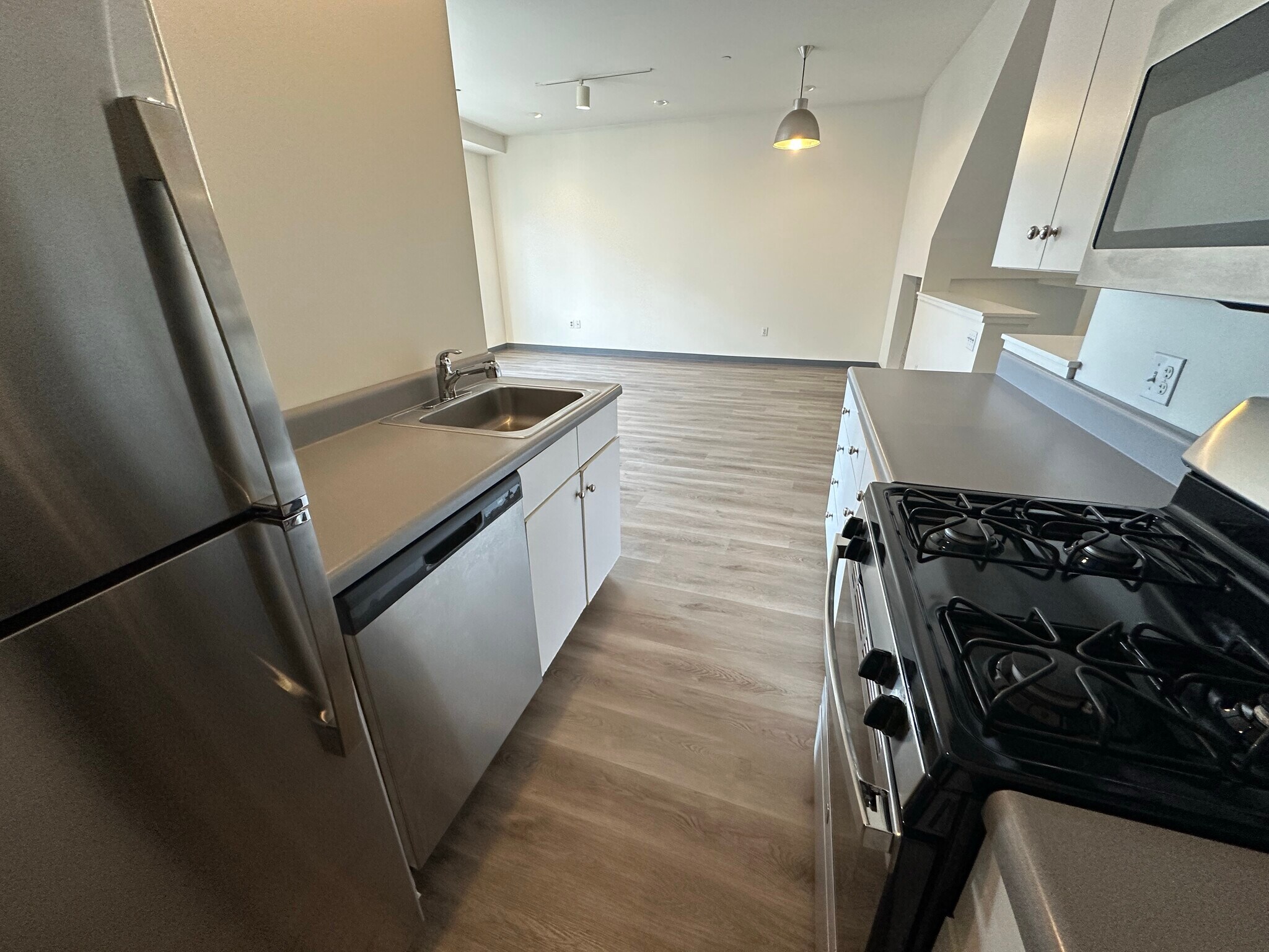 Building Photo - 145 E Berkeley St