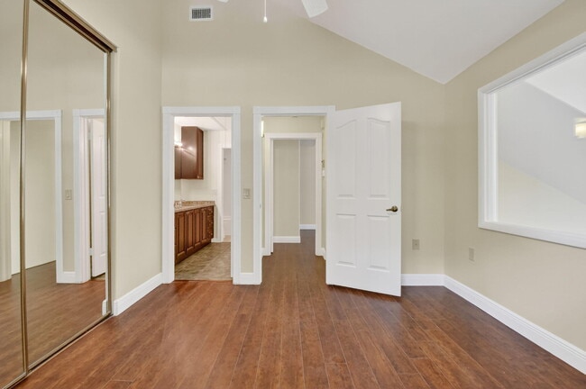 Building Photo - 203 Andover Ct