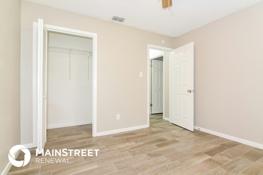 Building Photo - 17606 Shadyside Cir