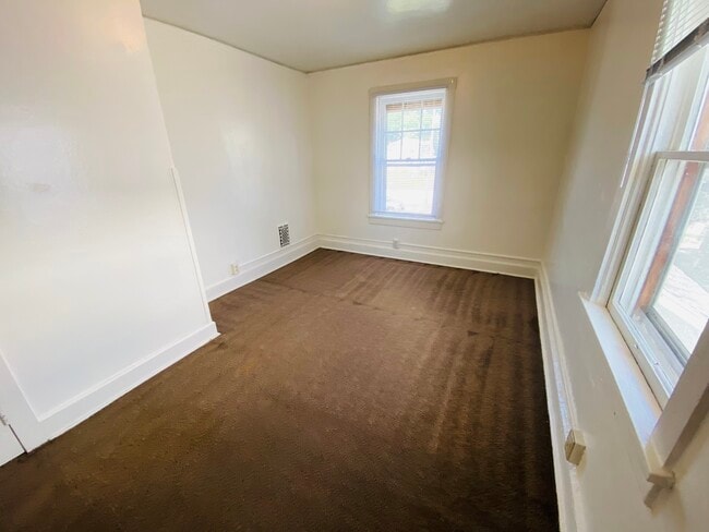 Building Photo - 220 E Davenport St