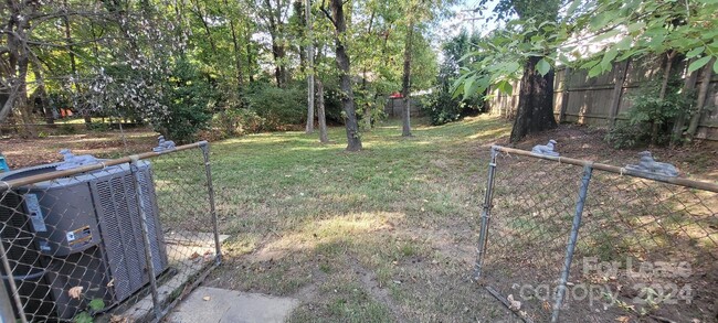 Building Photo - 6528 Monroe Rd