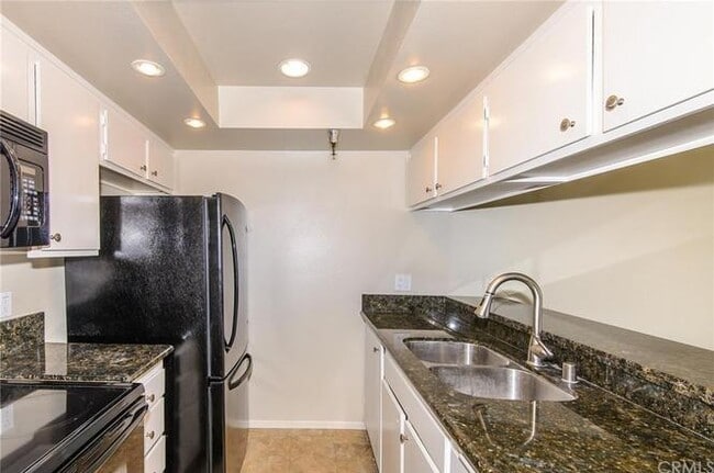 Building Photo - Ocean View Corner Unit Condo w/Balcony+Jac...