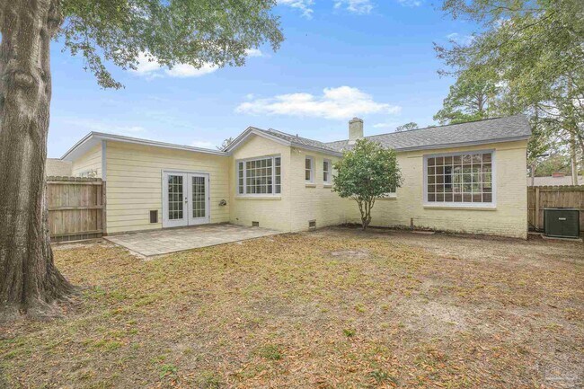 Building Photo - 830 W Moreno St