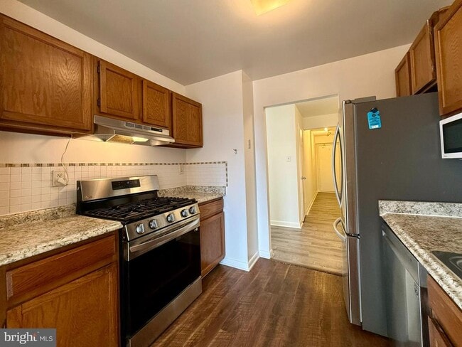 Building Photo - 5565 Columbia Pike