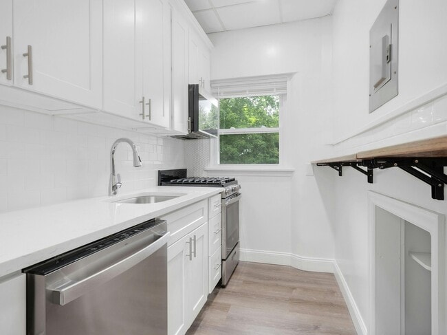 Building Photo - 12 Lincoln Pl