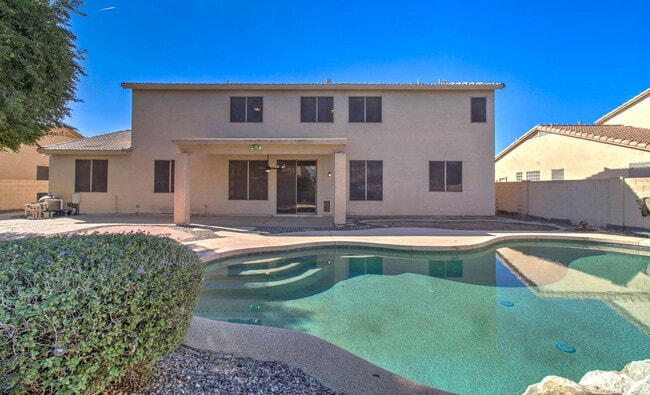 Building Photo - 2026 E County Down Dr
