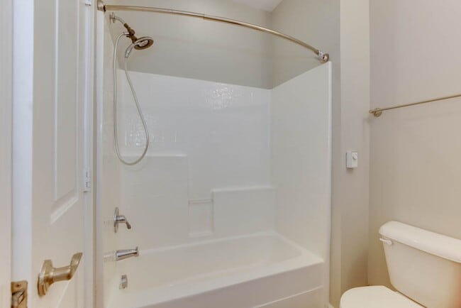 Building Photo - Discover this BEAUTIFUL 2-bedroom home in the sought-after Western Branch area!