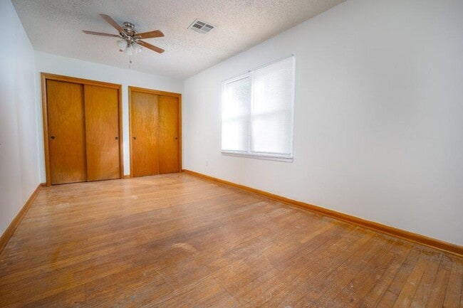 Building Photo - 1020 E Hurd St