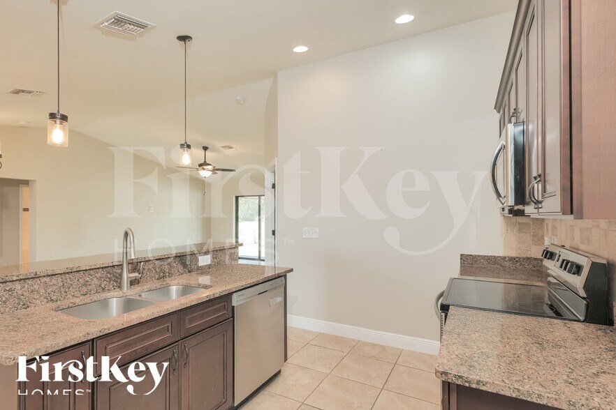 Building Photo - 1806 NE 2nd Ave