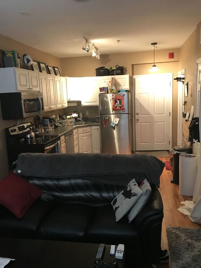 Building Photo - Adorable Studio in 1909 Building! Heart of Capitol Hill