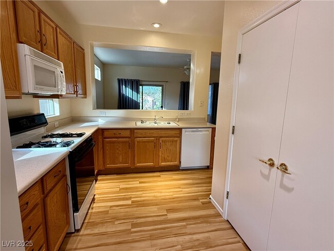 Building Photo - 534 Carmel Mesa Dr