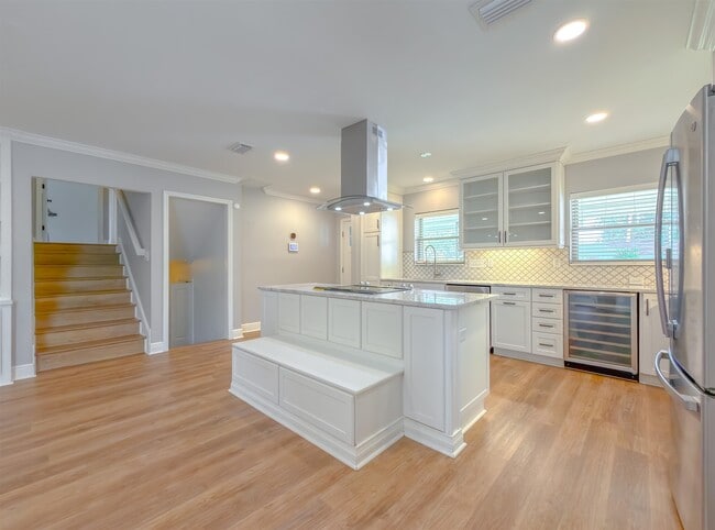 Building Photo - 810 Devon Dr