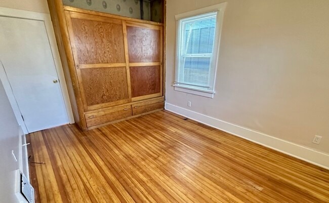 Building Photo - 2798 S Acoma St