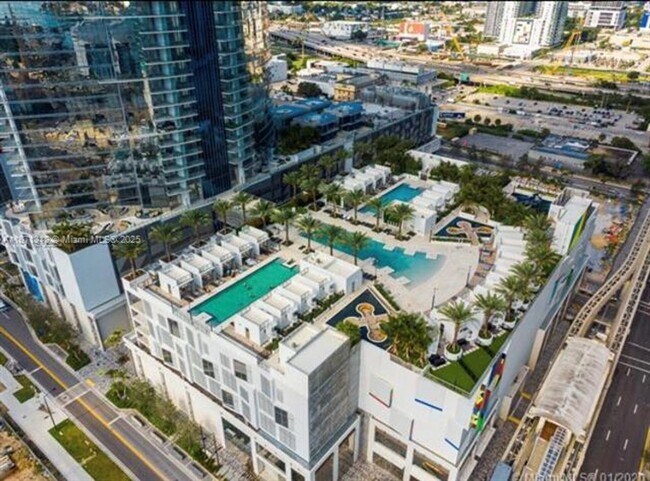 Building Photo - 851 NE 1st Ave