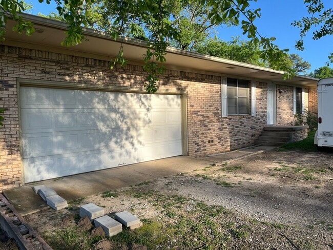 Primary Photo - 1307 S Jefferson Ave