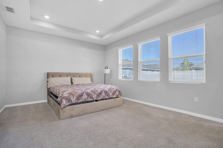 Building Photo - 528 Ocean Spray Dr
