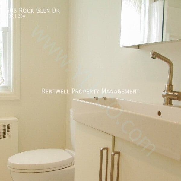 Building Photo - 508 Rock Glen Dr